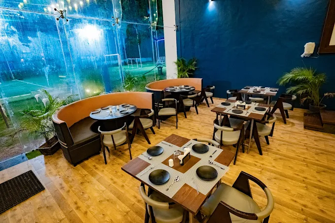 Hoppers dining tables beside the sports arena glass